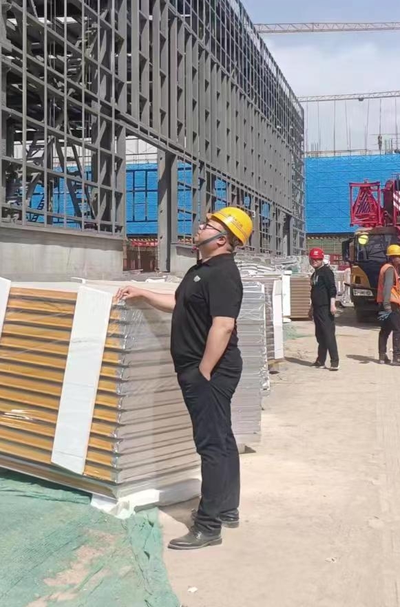 "?榜樣在身邊 宏鑫源模范人物報(bào)道｜劉笑：做精品工