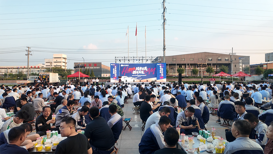 風(fēng)華正茂·揮斥方遒 | 宏鑫源控股集團(tuán)夏日燒烤晚會(huì)燃情綻放！