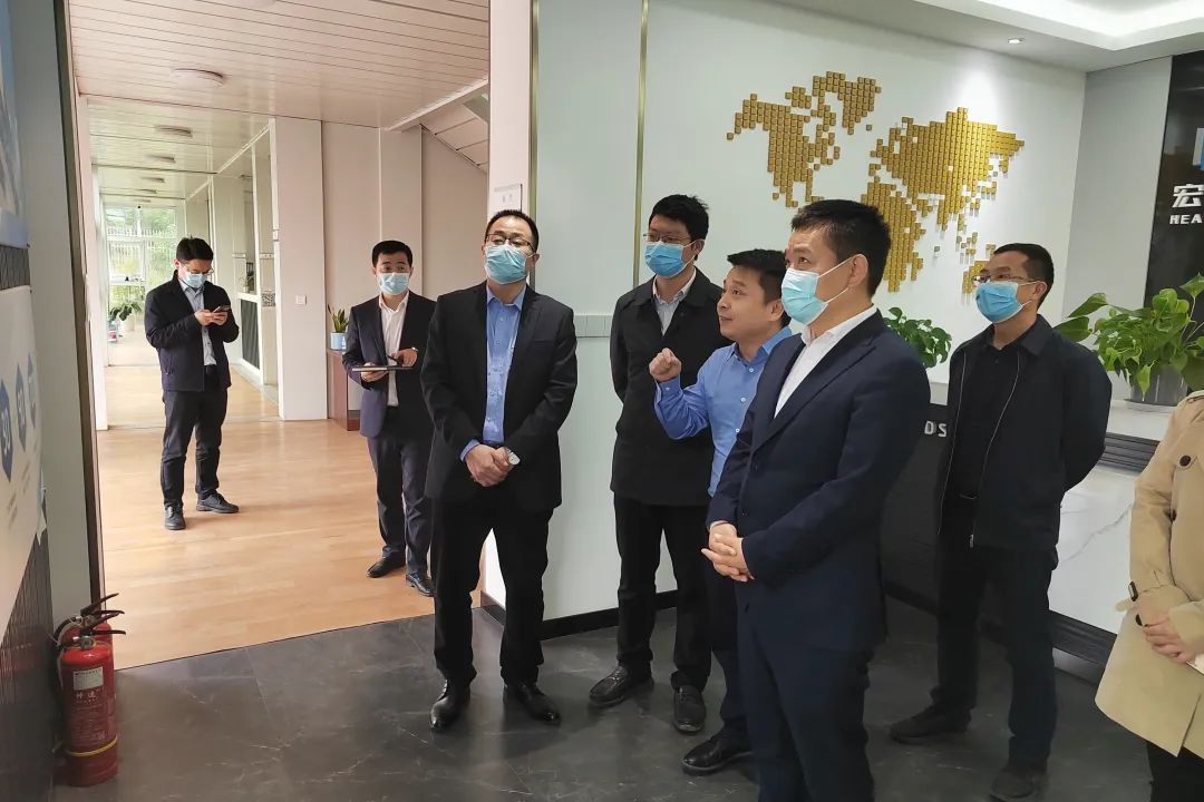 重慶市永川區(qū)委常委、副區(qū)長宋文到訪凈化彩鋼夾芯板廠家宏鑫源重慶金諾公司調(diào)研工作(圖1)